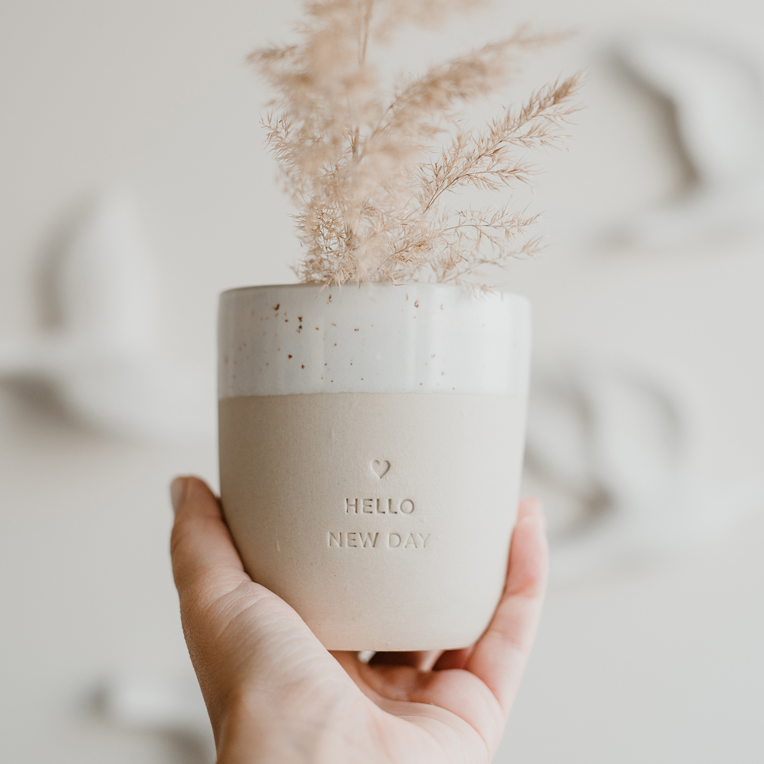 Eulenschnitt Becher aus Steingut HELLO NEW DAY | Cappuccinobecher aus Portugal | für den Kaffee am Morgen