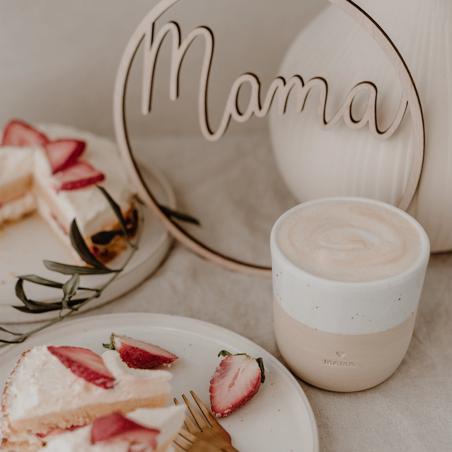 Eulenschnitt Kaffee- und Teebecher mit Aufschrift Mama aus Steingut, handgefertigt in Portugal