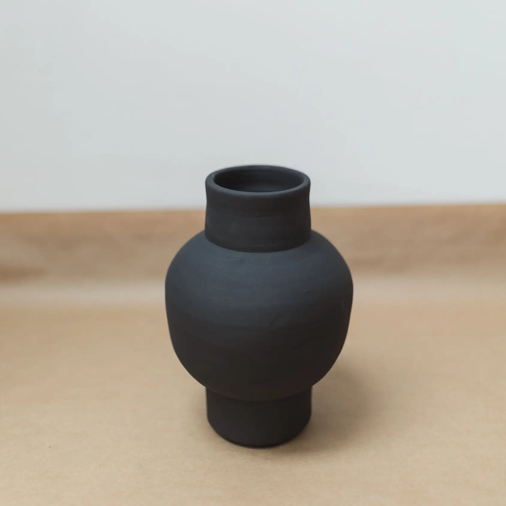 Oito.Atelier Keramik-Vase PARMA, handgefertigt in Portugal