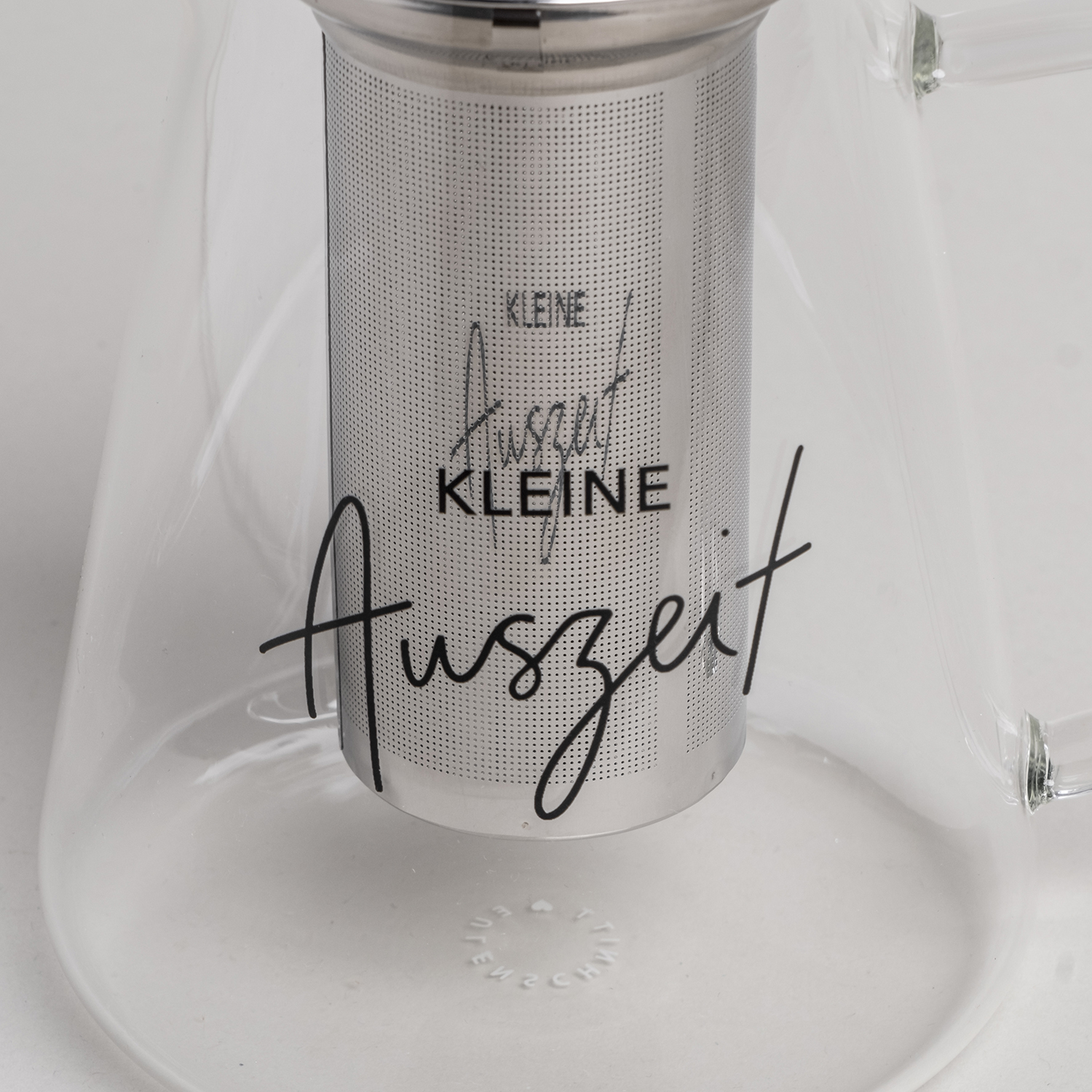 Eulenschnitt Teekanne aus Glas für 1,2 Liter mit Teesieb und Deckel, Aufschrift Kleine Auszeit