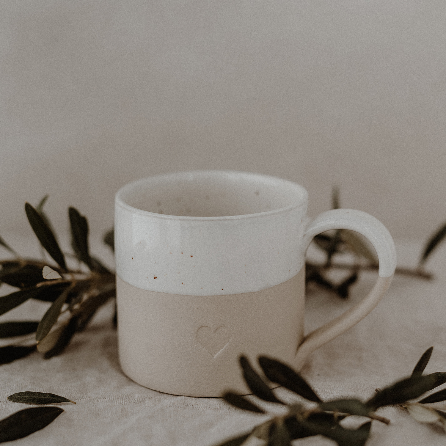 Eulenschnitt Teetasse mit HERZ, beige, Steingut aus Portugal