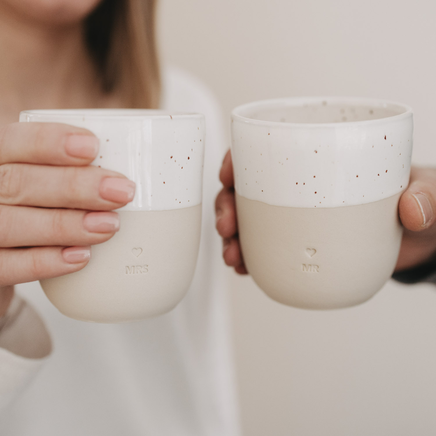 Eulenschnitt Cappuccinobecher mit Aufschrift MRS | Hochzeitsgeschenk aus Steingut | für 320 ml