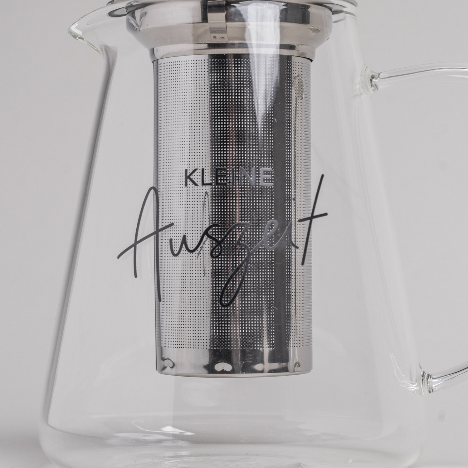 Eulenschnitt Teekanne aus Glas für 1,2 Liter mit Teesieb und Deckel, Aufschrift Kleine Auszeit