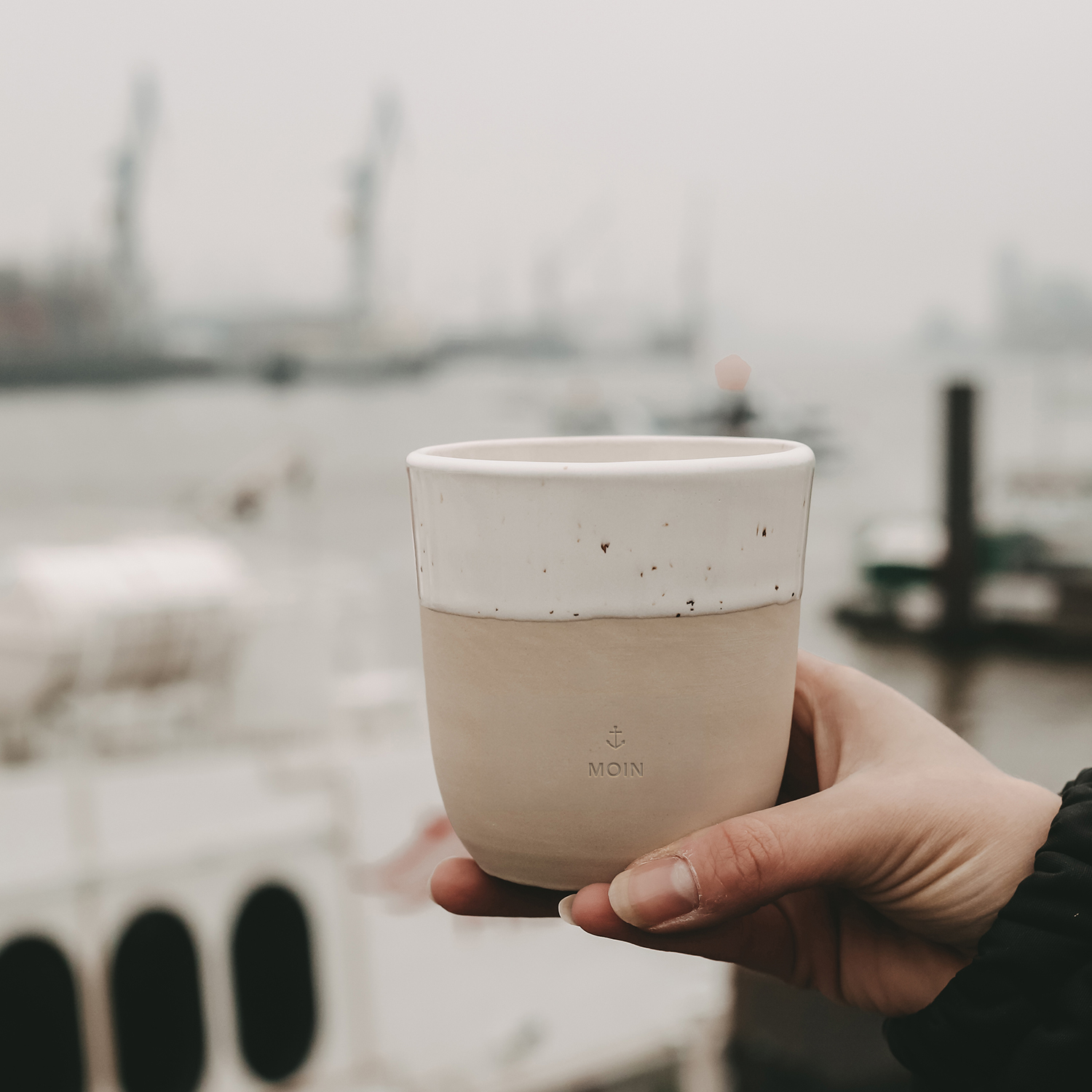 Eulenschnitt Kaffeebecher aus Steingut | MOIN mit Anker | handgefertigt in Portugal