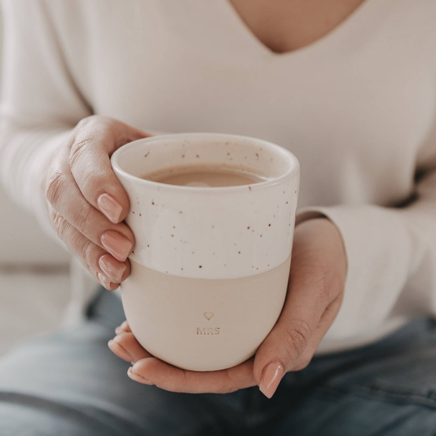 Eulenschnitt Cappuccinobecher mit Aufschrift MRS | Hochzeitsgeschenk aus Steingut | für 320 ml
