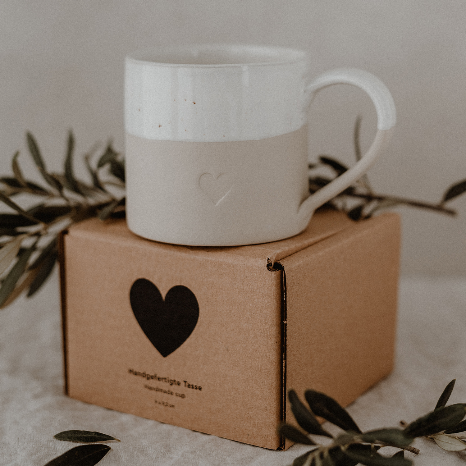 Eulenschnitt Teetasse mit HERZ, beige, Steingut aus Portugal