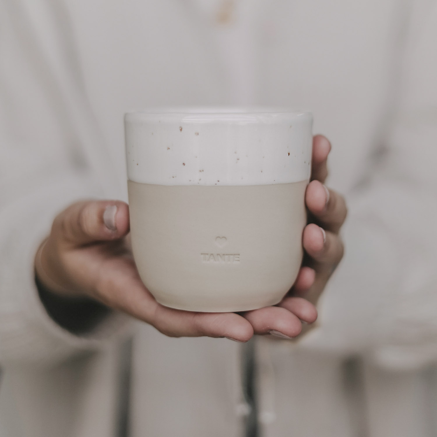 Eulenschnitt Steingut-Becher Tante | Geschenk für Tanten und Patentanten | Kaffebecher aus Steingut