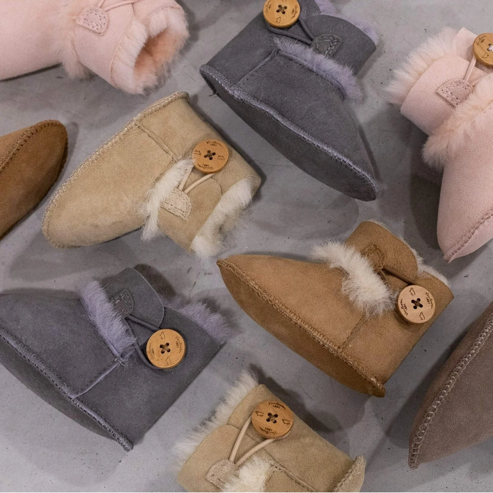 Van Buren Lammfellschuhe für Babys Davin, Farbe Elfenbein, in verschiedenen Größen