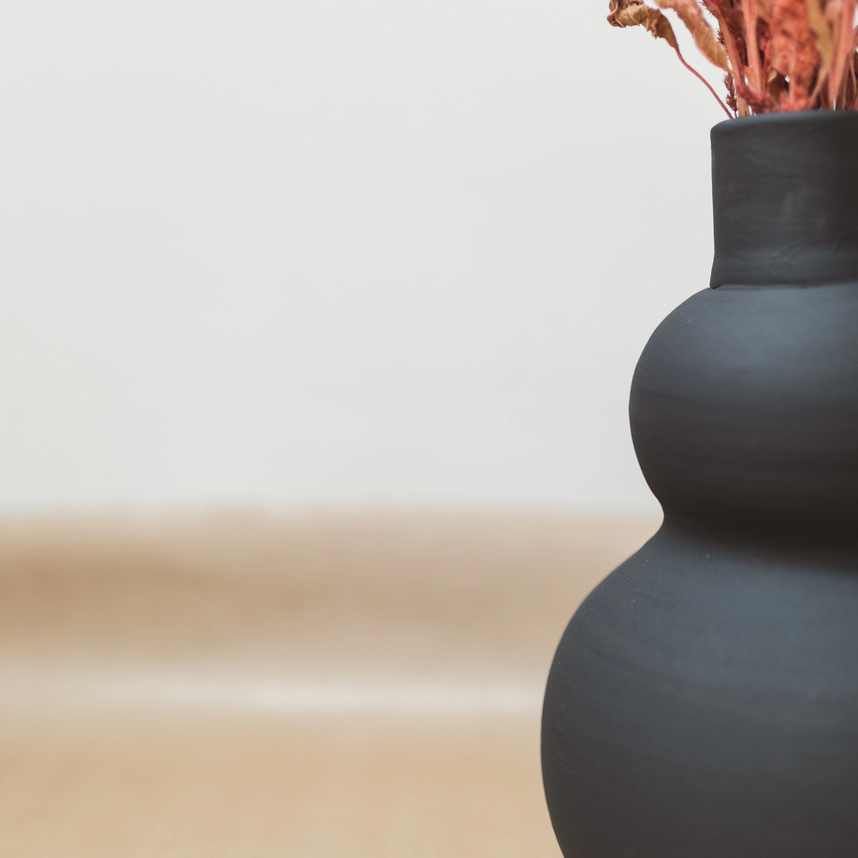 Oito.Atelier Vase BERGAMO aus Keramik, handgefertigt in Portugal