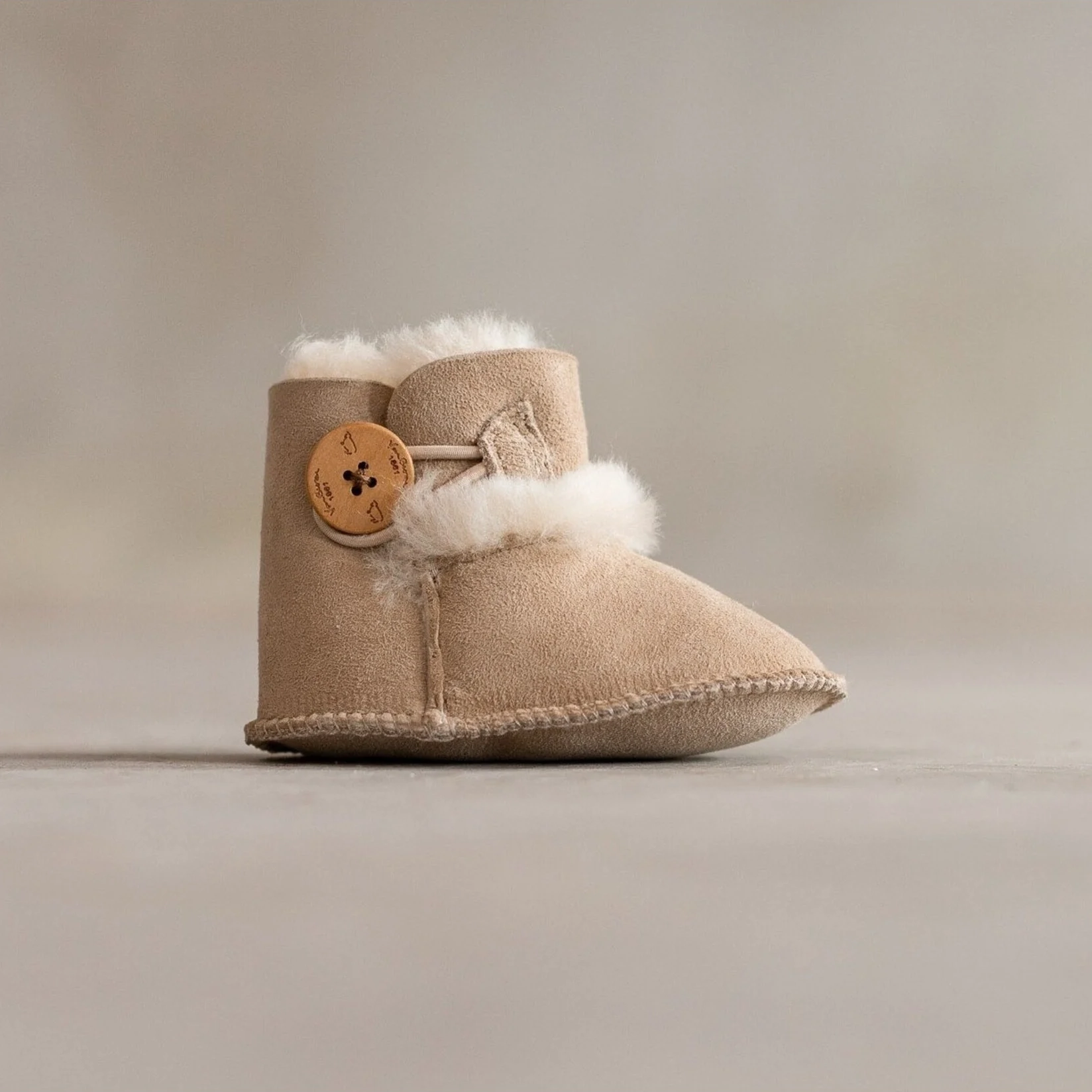 Van Buren Lammfellschuhe für Babys Davin, Farbe Elfenbein, in verschiedenen Größen