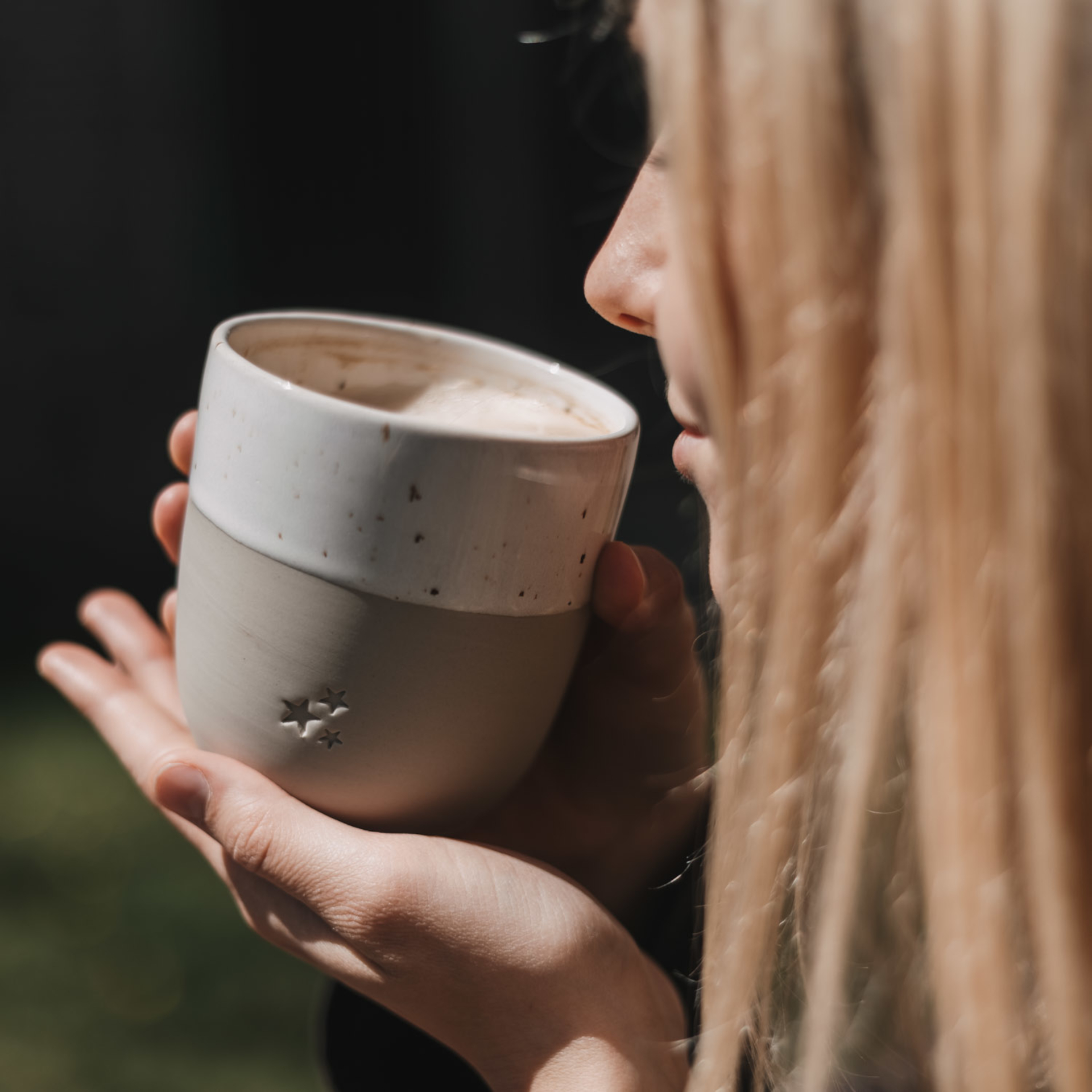 Eulenschnitt Becher aus Steingut mit drei Sternen | Hochwertige Prägung | Kaffeebecher aus Portugal