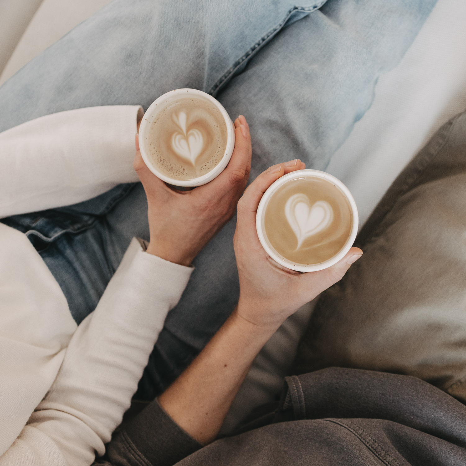Eulenschnitt Cappuccinobecher mit Aufschrift MRS | Hochzeitsgeschenk aus Steingut | für 320 ml
