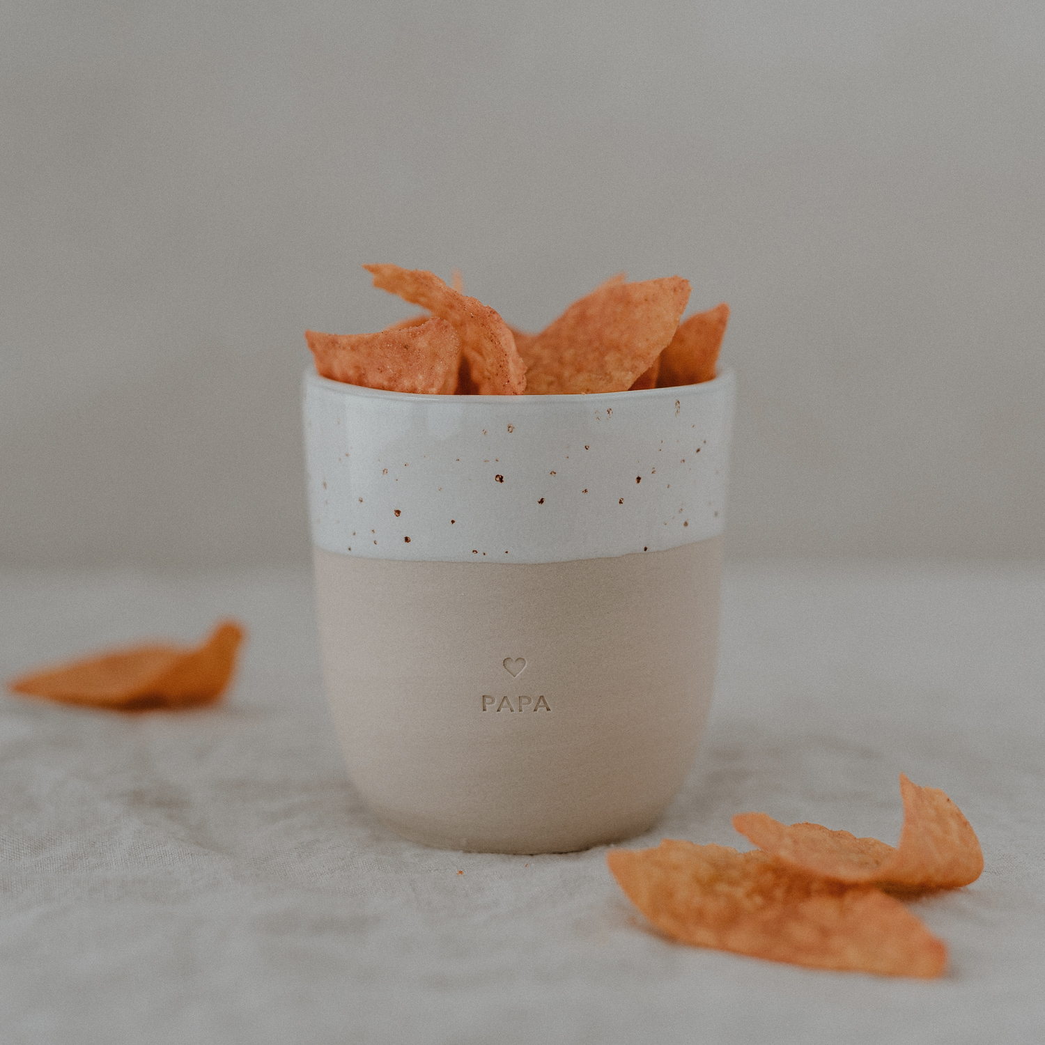 Eulenschnitt Steingut Becher Papa, für Kaffee und Tee, handmade in Portugal