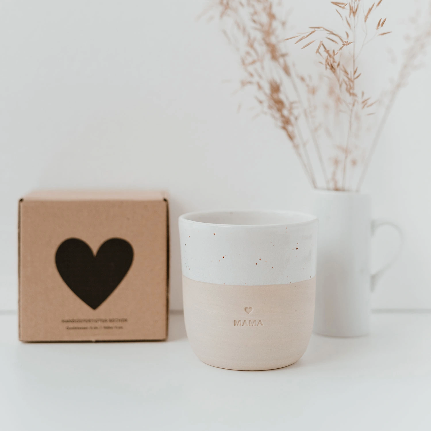 Eulenschnitt Kaffee- und Teebecher mit Aufschrift Mama aus Steingut, handgefertigt in Portugal