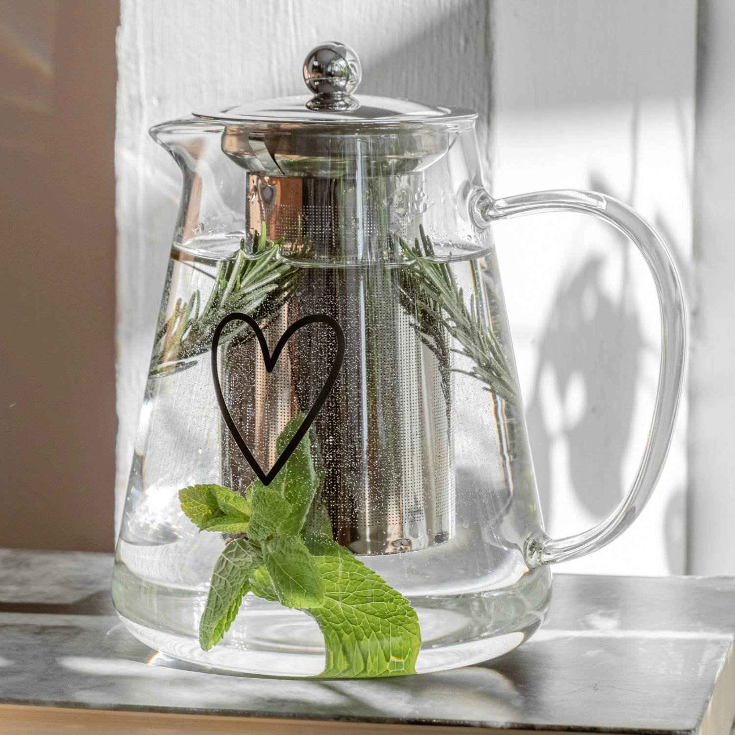 Eulenschnitt Teekanne aus Glas mit Sieb und Deckel, Aufdruck Herz für 1200 ml