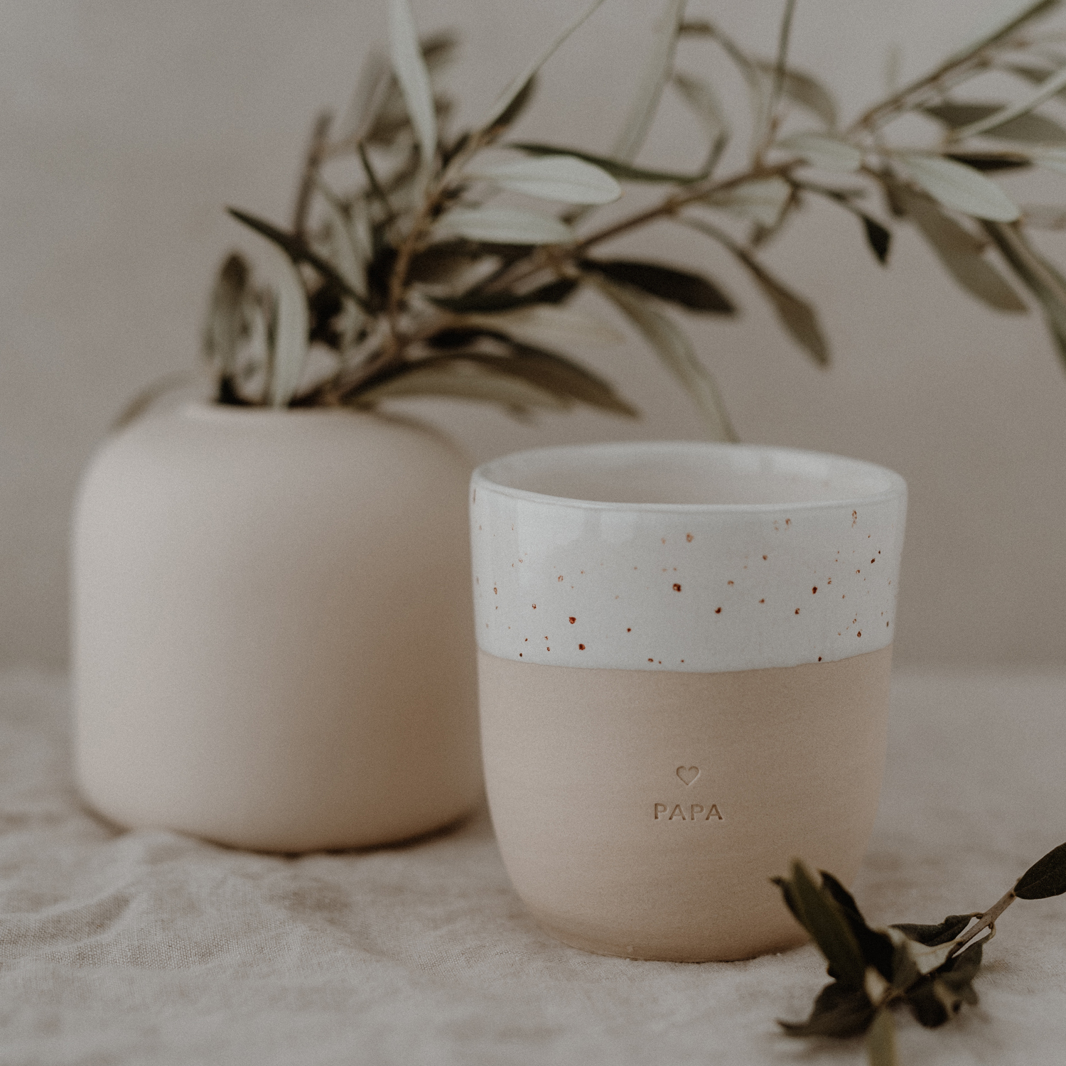 Eulenschnitt Steingut Becher Papa, für Kaffee und Tee, handmade in Portugal